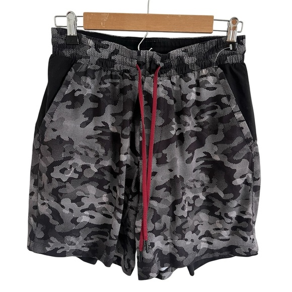 Lululemon Men’s Camo Shorts - Picture 1 of 5